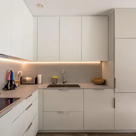 X-3 6 Pax Apartment