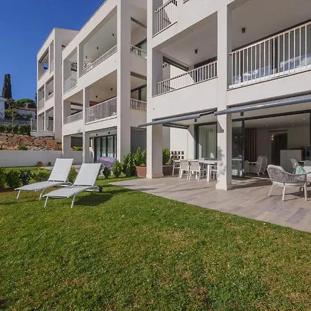 X-3 6 Pax Apartment *
